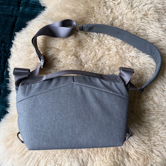 NWOT Peak Design Everyday Sling 3L - Picture 3 of 7